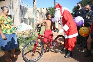 José Leandro, 10 anos, escreveu carta pedindo uma bicicleta (Foto: Paulo Francis)