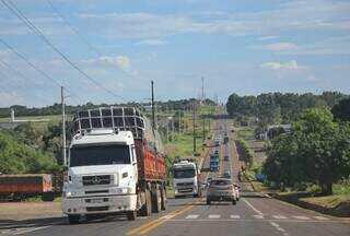 Movimentação na BR-163, em Campo Grande, nesta quarta-feira (22). (Foto: Paulo Francis)