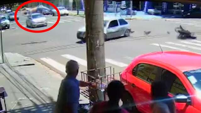 V&iacute;deo mostra motociclista sendo jogado longe ap&oacute;s colis&atilde;o