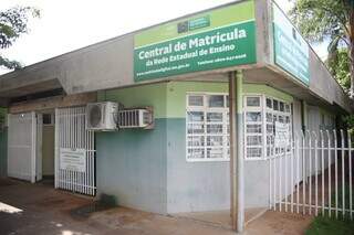 Central de Matrícula fica localizada na Rua Joaquim Murtinho, em Campo Grande. (Foto: Paulo Francis)