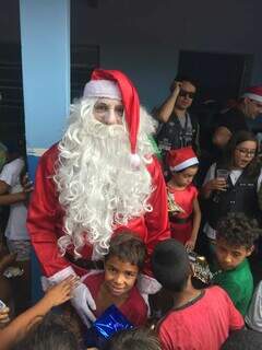 André de Papai Noel em uma ação social. (Foto: Arquivo Pessoal)