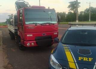 PRF apreende caminh&atilde;o com placas clonadas do Ex&eacute;rcito 