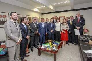 Bancada federal após reunião com governador Reinaldo Azambuja e secretários. (Foto: Divulgação)