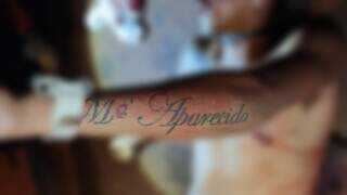 Tatuagem com nome de Maria Aparecida pode ajudar na identificação da vítima. (Foto: Adilson Domingos)