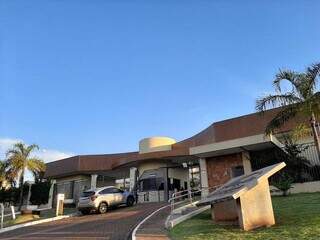 Empregados de condom&iacute;nio de luxo v&atilde;o &agrave; pol&iacute;cia com medo de levar tiro de morador