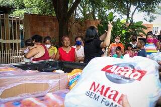 Doações foram entregues esta manhã na Aldeia Água Bonita, no Bairro Tarsila do Amaral. (Foto: Henrique Kawaminami)