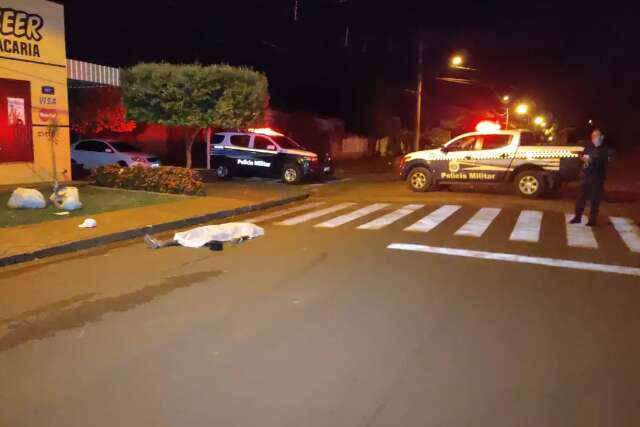Homem &eacute; encontrado morto na rua com 3 tiros