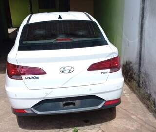 Ao pedir informa&ccedil;&atilde;o, motorista &eacute; agredido e tem carro roubado por trio 