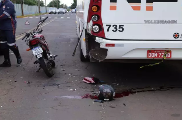 Morre na Santa Casa homem que colidiu moto em traseira de &ocirc;nibus 