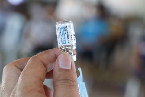 Brasil vai doar 500 mil doses de vacina contra covid para "hermanos" paraguaios