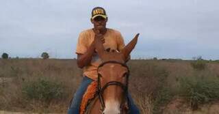 Jovem morre ao pular muro e ter faca cravada na perna em fazenda