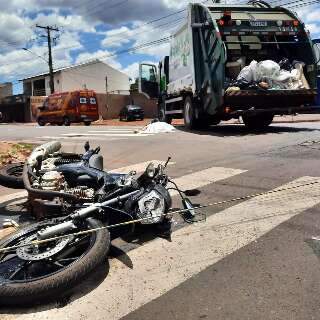 Motociclista de 21 anos morre em acidente com caminhão de coleta no Seminário