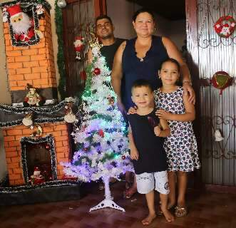 Árvore jogada no lixo na véspera de Natal transformou dia de família