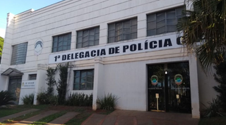 Fachada da 1ª delegacia de Polícia Civil de Nova Andradina, município com pouco mais de 56 mil habitantes (Foto: arquivo / Jornal da Nova) 