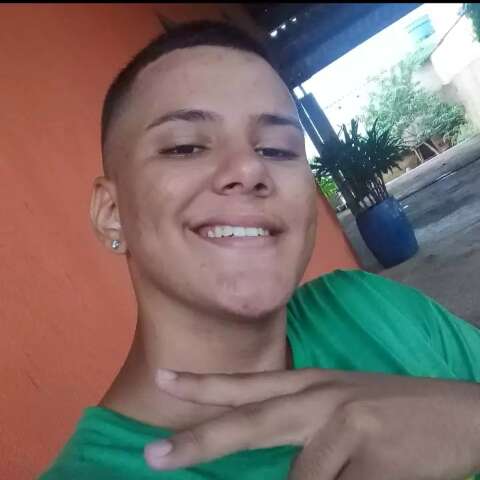 Bombeiros retomam buscas por rapaz que se afogou em balne&aacute;rio