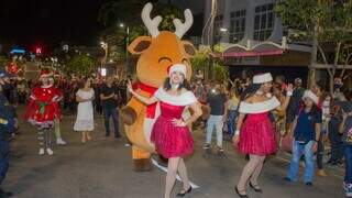 Rena foi o sucesso da Parada Natalina na 14 de Julho. (Foto: Prefeitura de Campo Grande)