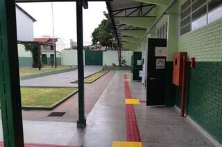 Escola Estadual Presidente Médici, de Naviraí, foi recentemente reformada. (Foto: Chico Ribeiro/Arquivo/Subcom-MS)