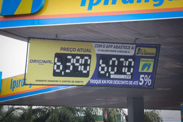 Pre&ccedil;o da gasolina cai R$ 0,11 e aplicativo promete litro a R$ 6,07 na Capital