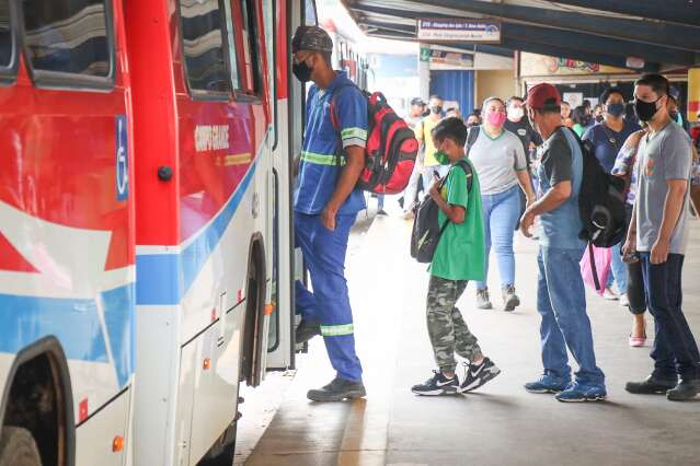 &Aacute;gua e passe de &ocirc;nibus s&oacute; podem subir 5% em 2022