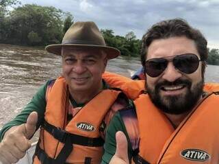 Deputado Cabo Almi em uma das tradicionais pescarias ao lado do filho Flávio Moura (Foto: Arquivo Pessoal)