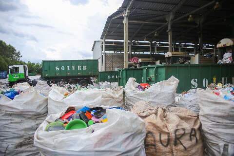 Consequência da crise, até materiais recicláveis se tornaram alvo de disputa