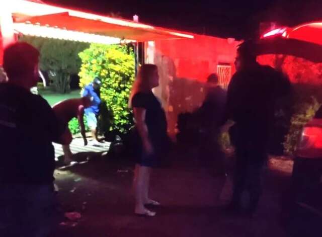 Homem avan&ccedil;a em policial com fac&atilde;o e acaba morto a tiros 