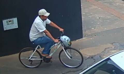 Homem invade autoescola e foge pedalando bicicleta de aluna no Bairro Pioneiros
