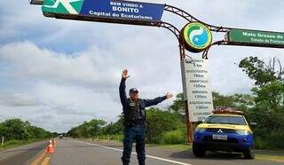 Policial Militar Rodoviário em fiscalização na região de Bonito (Foto: Divulgação | PMMS)