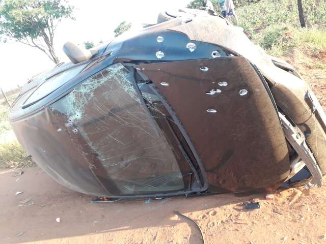Vereador executado a tiros estava fugindo e capotou carro em estrada