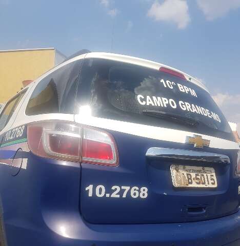Ap&oacute;s tentar estuprar vizinha, homem monta &quot;barricada&quot; e se tranca com faca 