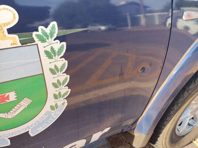 Assaltante &eacute; baleado por PM ap&oacute;s render trabalhadores em roubo de caminhonete
