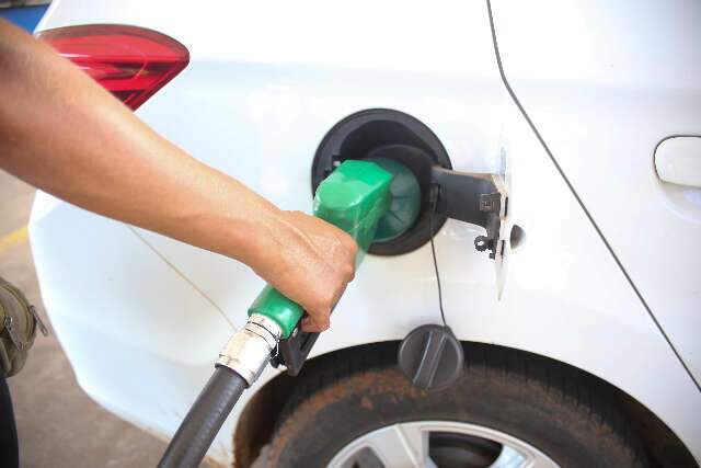 No &uacute;ltimo dia do ano gasolina &eacute; encontrada abaixo de R$ 6,30 na Capital  