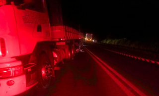 Homem morre ap&oacute;s ser atropelado por carreta carregada de gr&atilde;os 