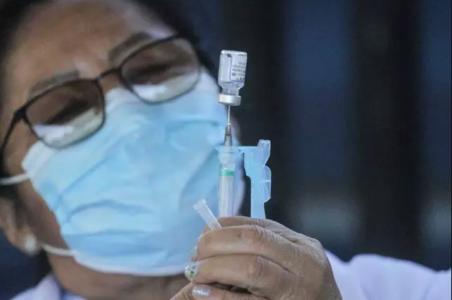 No 1&ordm; dia do ano, vacina&ccedil;&atilde;o contra a covid-19 acontece em 7 locais na Capital 
