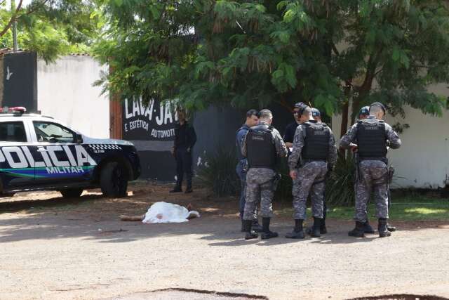 Empres&aacute;rio &eacute; morto a tiros na frente da m&atilde;e