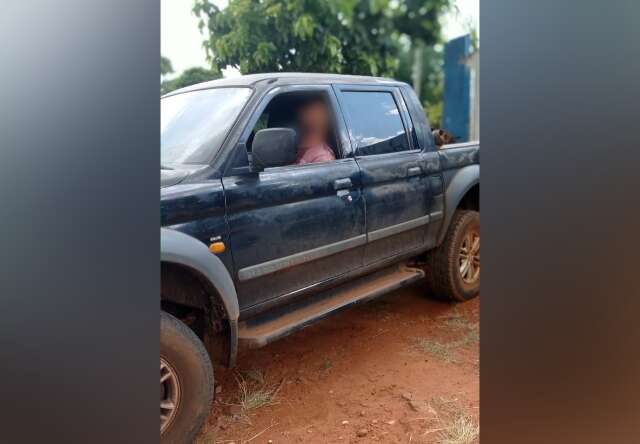 Homem &eacute; morto a tiros na fronteira e corpo &eacute; encontrado em camionete