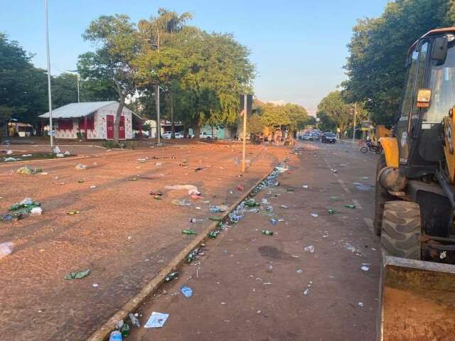 Cart&atilde;o postal de Bonito amanhece tomado por lixo ap&oacute;s festa de Ano-Novo
