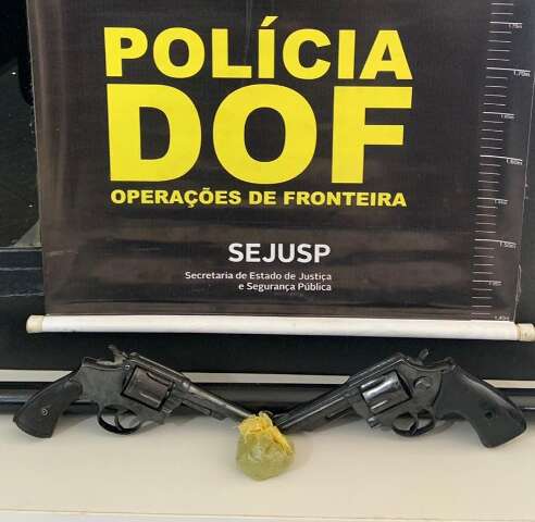 Flagrado com 2 rev&oacute;lveres em &ocirc;nibus, passageiro termina viagem na pris&atilde;o 