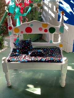 Cadeira feita com cabeceira de cama. (Foto: Suzana Serviam)