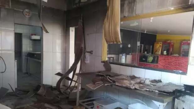 Inc&ecirc;ndio na madrugada deixa pastelaria parcialmente destru&iacute;da