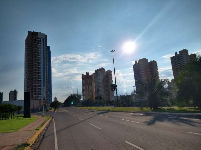 Em domingo de tempo est&aacute;vel, previs&atilde;o &eacute; de sol com poucas nuvens na Capital