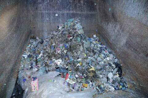 De areia a fralda, cerca de 800 toneladas de lixo vão parar no esgoto anualmente