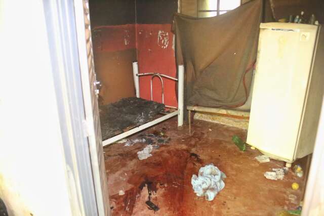 Sobrinha suspeita que homem encontrado ao lado de cama em chamas foi assassinado