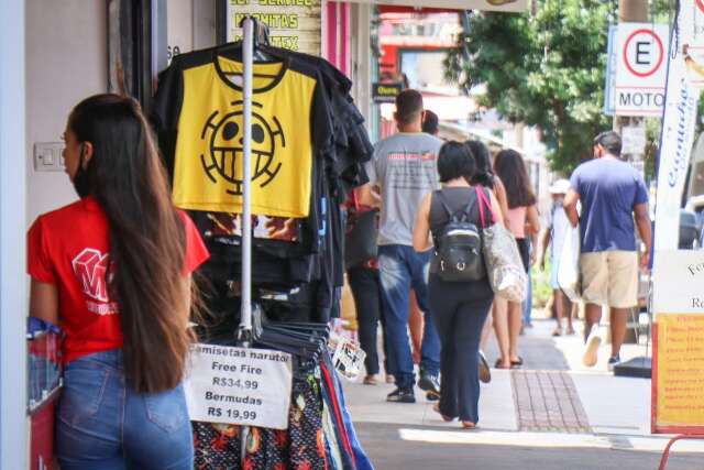 Trabalhadores dizem que aumento de R$ 112 no sal&aacute;rio m&iacute;nimo &eacute; pouco