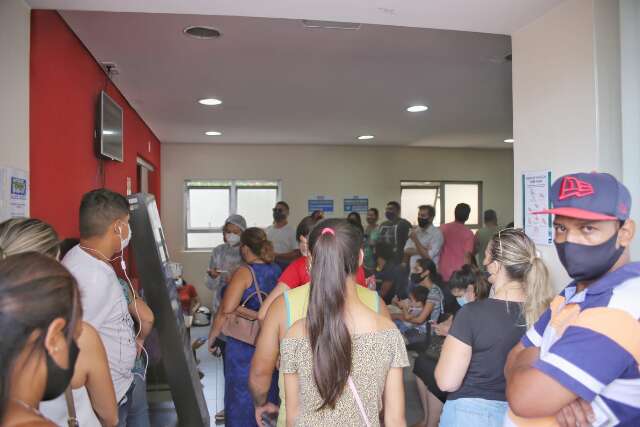 Pacientes aguardam mais de 3 horas para fazer teste de covid-19 na Capital