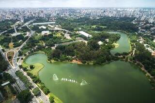 Vista aérea do Parque do Ibirapuera, um gigante de 158 hectares de área preservada no coração da maior cidade do país (Foto: Reprodução)