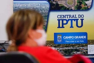 Central do IPTU, em Campo Grande. (Foto: Henrique Kawaminami)