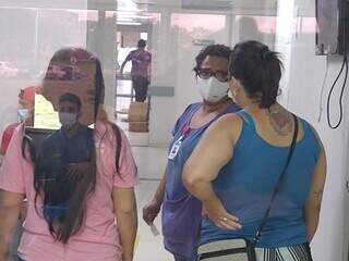 Pacientes aguardam atendimento no Hospital Regional de Mato Grosso do Sul. (Foto: Cleber Gellio)
