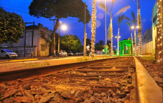 Orla Ferroviária foi entregue em 2012 com luzes de Natal e plano de ser corredor gastronômico. (Foto: João Garrigó/Arquivo)