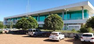 Fachada do Instituto Federal em Coxim, onde há vagas (Foto: Arquivo)